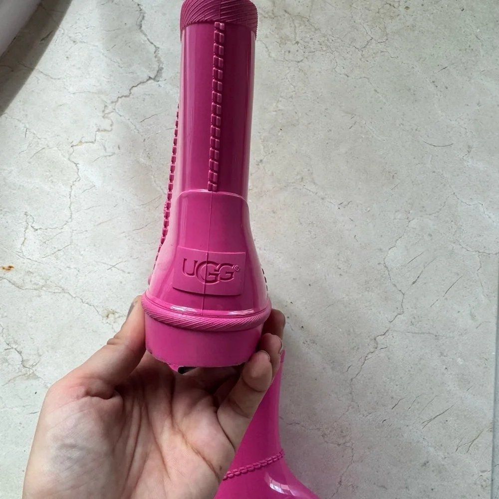Hot Pink UGG Rain Boots Toddler 10 Glossy Waterproof Cutout Pull-On Durable Cozy